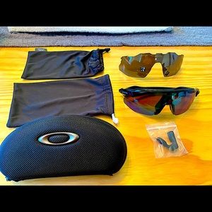 Oakley Radar EV sunglasses with extra lense